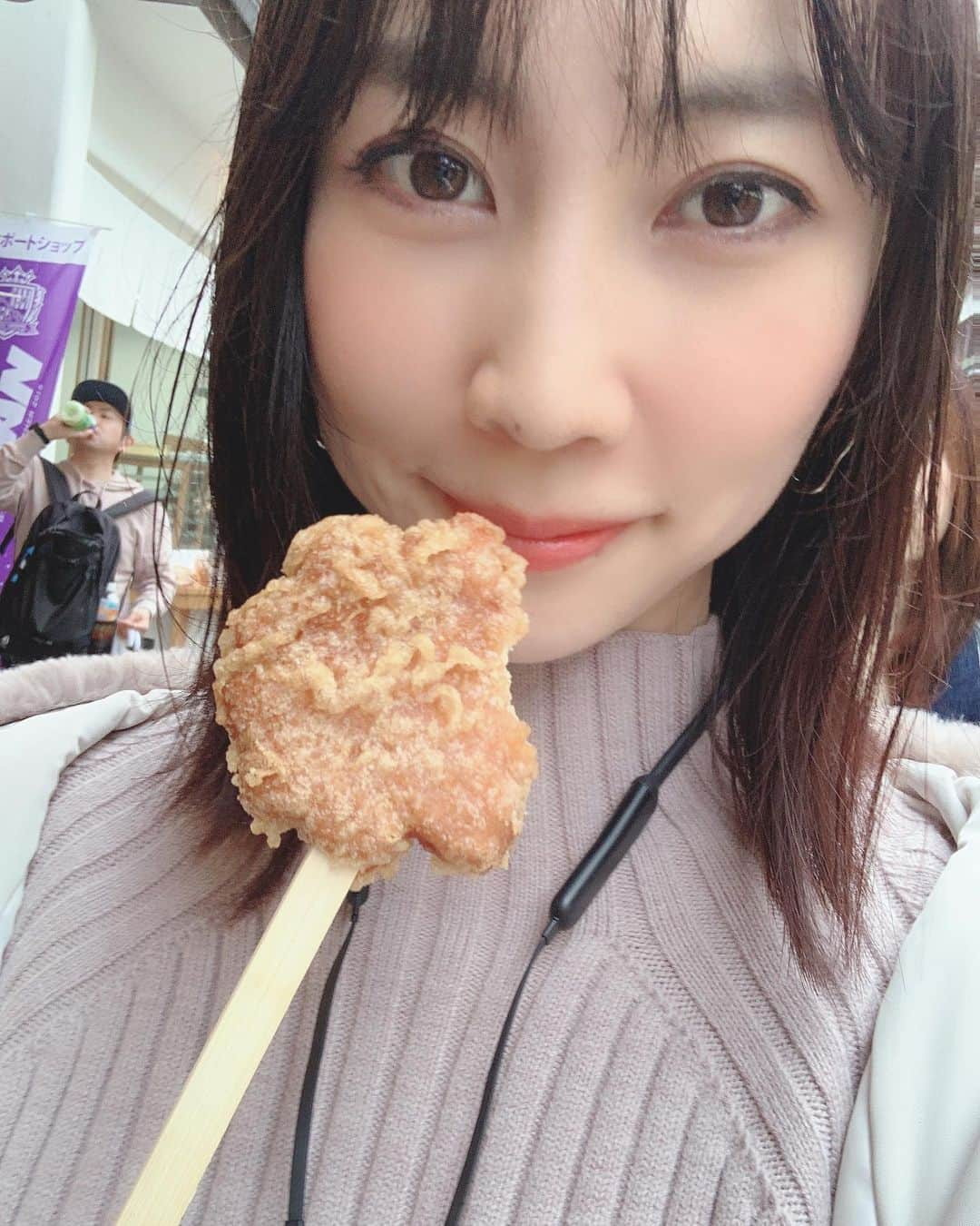 近野莉菜さんのインスタグラム写真 - (近野莉菜Instagram)「広島2日目は、1人で宮島へ☺︎ 知らない場所に行くのってワクワクするんだよなあ💕 でも1人で宮島きてる人いなかった😂😂（笑） 厳島神社は工事中だったけど、行けて良かった〜！御朱印もらって、揚げもみじまんじゅう食べたり、広島レモンソーダ飲んだり、1人旅もたまには良いね☺︎」12月7日 13時59分 - chikano.rina