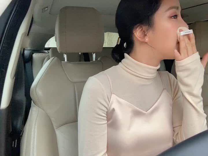 のインスタグラム：「머큐리랑 데이트 하는 날 🥰🎀💐」