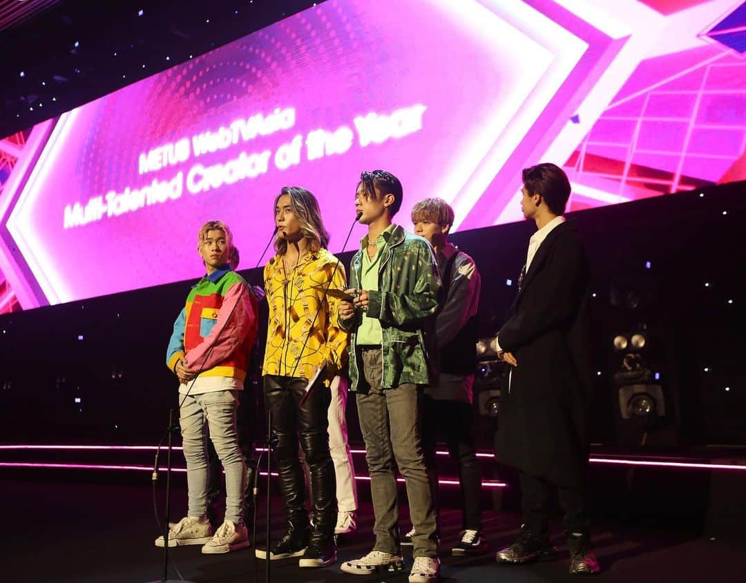 砂田将宏さんのインスタグラム写真 - (砂田将宏Instagram)「Thank you @webtvasia for inviting us to the awards🦋 It was such an honor to meet talented people from all over the Asia.  英語でのWinner発表はめちゃくちゃ緊張しました😱 ヨッシーいわく喋りながら手が震えていたらしいです。笑」12月7日 14時20分 - masahirosunada.official