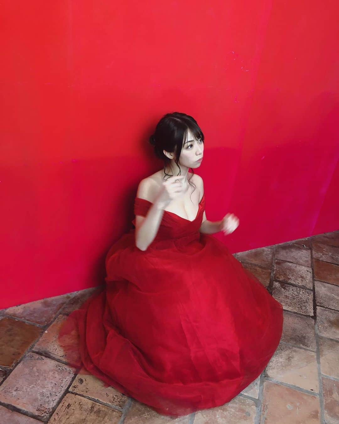 鈴木ふみ奈さんのインスタグラム写真 - (鈴木ふみ奈Instagram)「🌹🌹🌹 #dress  #ドレス」12月7日 14時37分 - fuminasuzuki