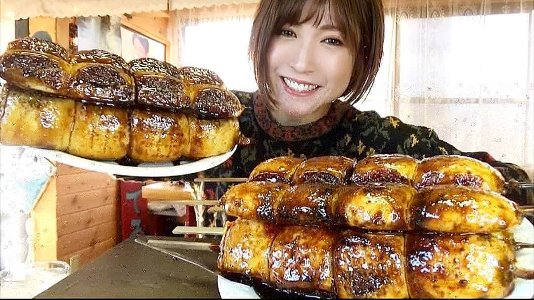 石関友梨さんのインスタグラム写真 - (石関友梨Instagram)「YouTube！これっ、ご存知かしら？焼きまんじゅう必死の大食いチャレンジ☆☆☆ #プロフィールからyoutube飛べます #さぶちゃんの焼きまんじゅう #焼きまんじゅう #群馬名物 #チャレンジメニュー #制限時間20分 #10本 #甘辛濃厚味噌ダレ #ふっかふか蒸しまんじゅう #群馬グルメ #前橋ランチ」12月7日 14時31分 - yurimorico