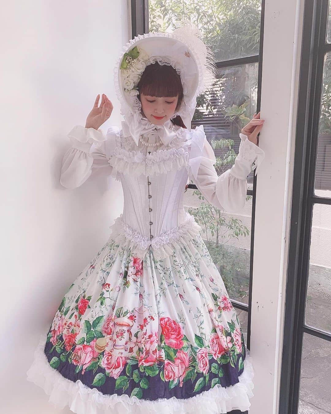 青木美沙子さんのインスタグラム写真 - (青木美沙子Instagram)「KERA撮影でトリプルさんのお洋服着たよ💓トリプルさんのボンネット無敵なほどにゴージャスです！ #KERA #トリプルフォーチュン　さん #ロリータファッション」12月7日 14時45分 - misakoaoki
