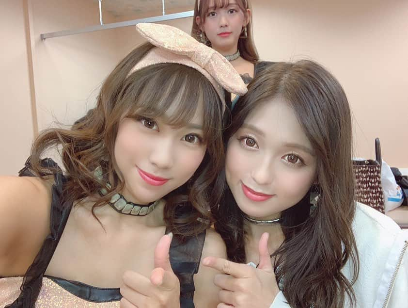 横田りかさんのインスタグラム写真 - (横田りかInstagram)「2019フレエンラストライブ！﻿ ありがとうございました😭💓💓﻿ 私をアイドルにしてくれて本当にありがとう！﻿ 皆と1つになれて幸せ空間でした！﻿ それぞれの道に進んでも﻿ 私達のことを応援してくれると嬉しいです✊🏻✨﻿ ﻿ 最後にお配りしたイラストは﻿ 心を込めて感謝の気持ちを込めて﻿ 一生懸命描きました५✍⋆*﻿ 大切にしてくれたら嬉しいです♥️﻿ ﻿ ﻿  #followme #Instagram #racequeen #rq﻿ #cute #favorite #enjoy #winter #red﻿ #dstation #freshangels #Instagrammer﻿ #girl #korean #mediumhair #live #idol﻿ #summer #like #interest #uniform #haircolor﻿ #thankyou #green #pink #happy #ribbon﻿ #beauty #shooting #monster」12月7日 14時55分 - rika_yokota