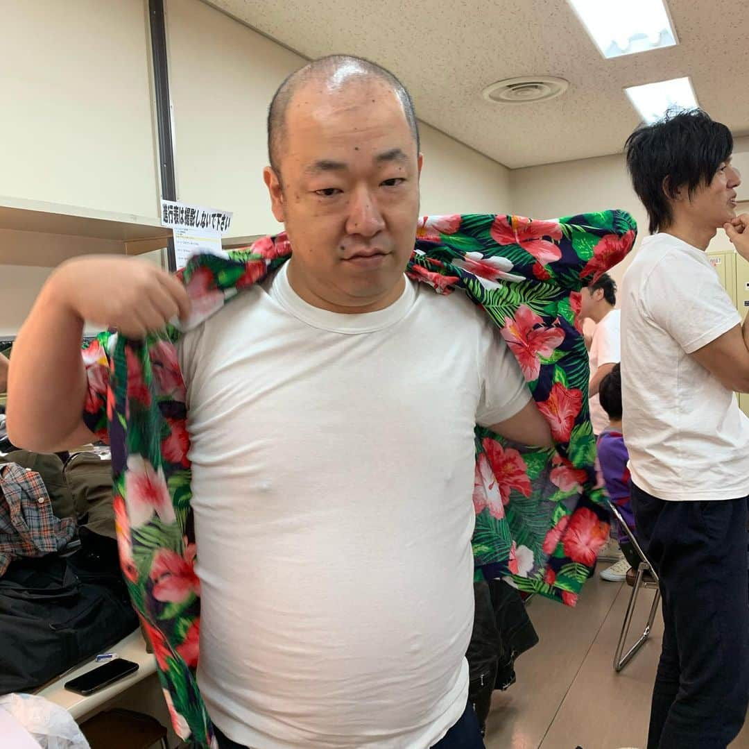 溜口佑太朗さんのインスタグラム写真 - (溜口佑太朗Instagram)「ネタライブ。楽屋にテキ屋。  #ルシファー吉岡」12月7日 14時52分 - loveletterztame