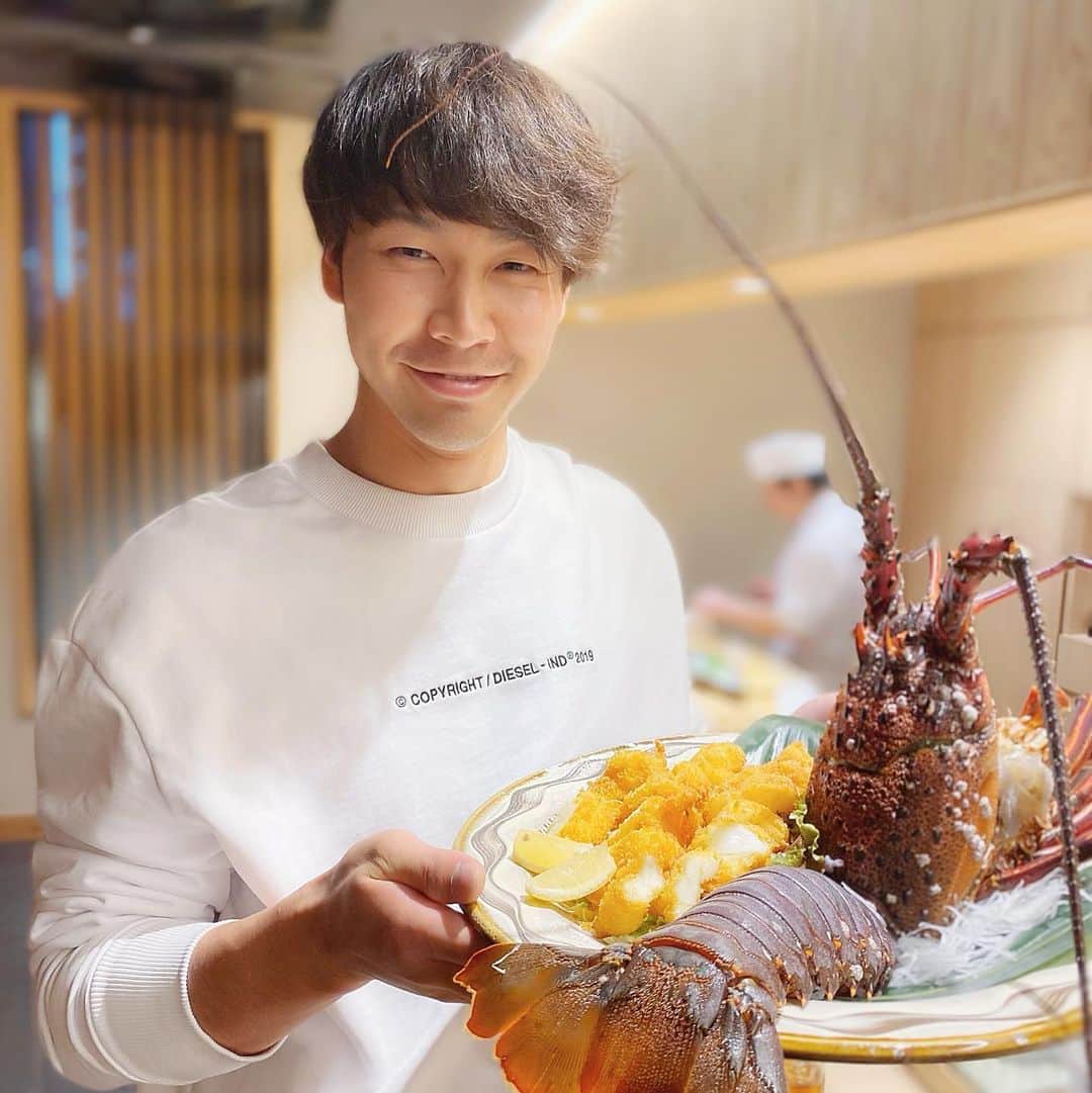 のインスタグラム：「伊勢海老フライとか初めて食べた🤭 斬新だし、美味しい😍凄すぎた ありがとうございました😊 #伊勢海老フライ」