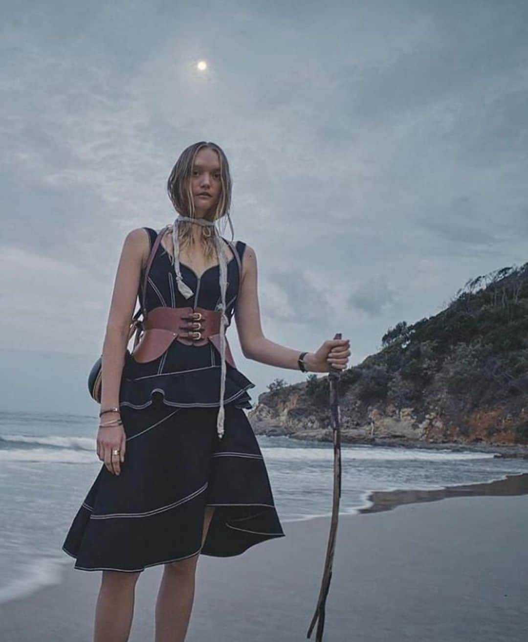 のインスタグラム：「Celebrating 60 years of Australian Vogue shot at home in Byron Bay 🌕 Happy Birthday @vogueaustralia 🎉」