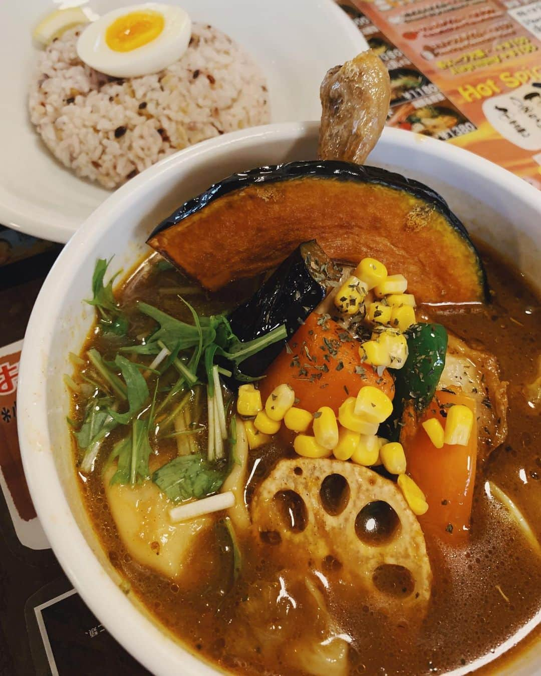 尾崎裕哉さんのインスタグラム写真 - (尾崎裕哉Instagram)「久々のカレー活動！！中辛のレギュラースープだったけど、ミルクスープってのも気になった…いつかチャレンジしてみたい。大きなパリパリチキンがナイス！ #カレーなる日々　#お待たせしました　#お待たせしすぎたかもしれません　#危うくミュージシャンアカになりかけた」12月7日 15時41分 - hiroya.ozaki