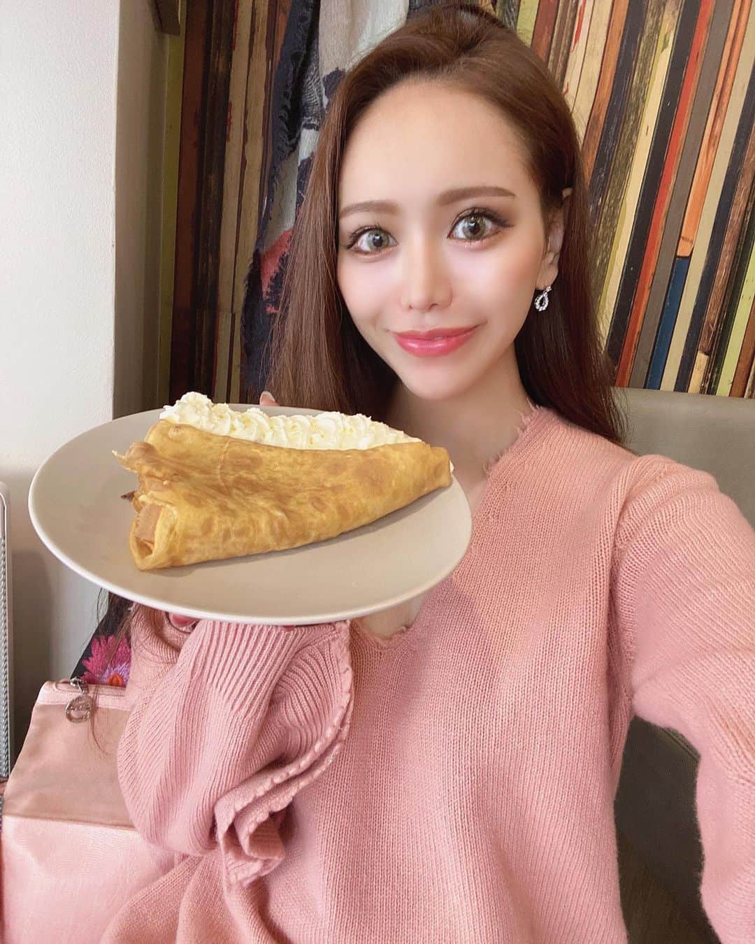 のインスタグラム：「. La Creperie🍬🍬 マドレーヌ寺院の近くのクレープ屋さん🧁 英語を勉強して出直す😆😆⚡️ . #lacreperie #lacreperiecafe #lacreperieparis #クレープ屋さん #pariscafe #parisbrunch #パリ8区 #マドレーヌ寺院 #ÉglisedelaMadeleine #eglisedelamadeleine  #Paristrip #女ひとり旅 #姉妹旅行  #巴黎都 #巴黎日常 #巴黎人  #maisondebeaute #メゾンドボーテ #歌舞伎町 #キャバクラ #キャバ嬢 #gentlemanzclub #ジェントルマンズクラブ #ジェントル #桜ゆみ #銀座 #西麻布 #六本木」