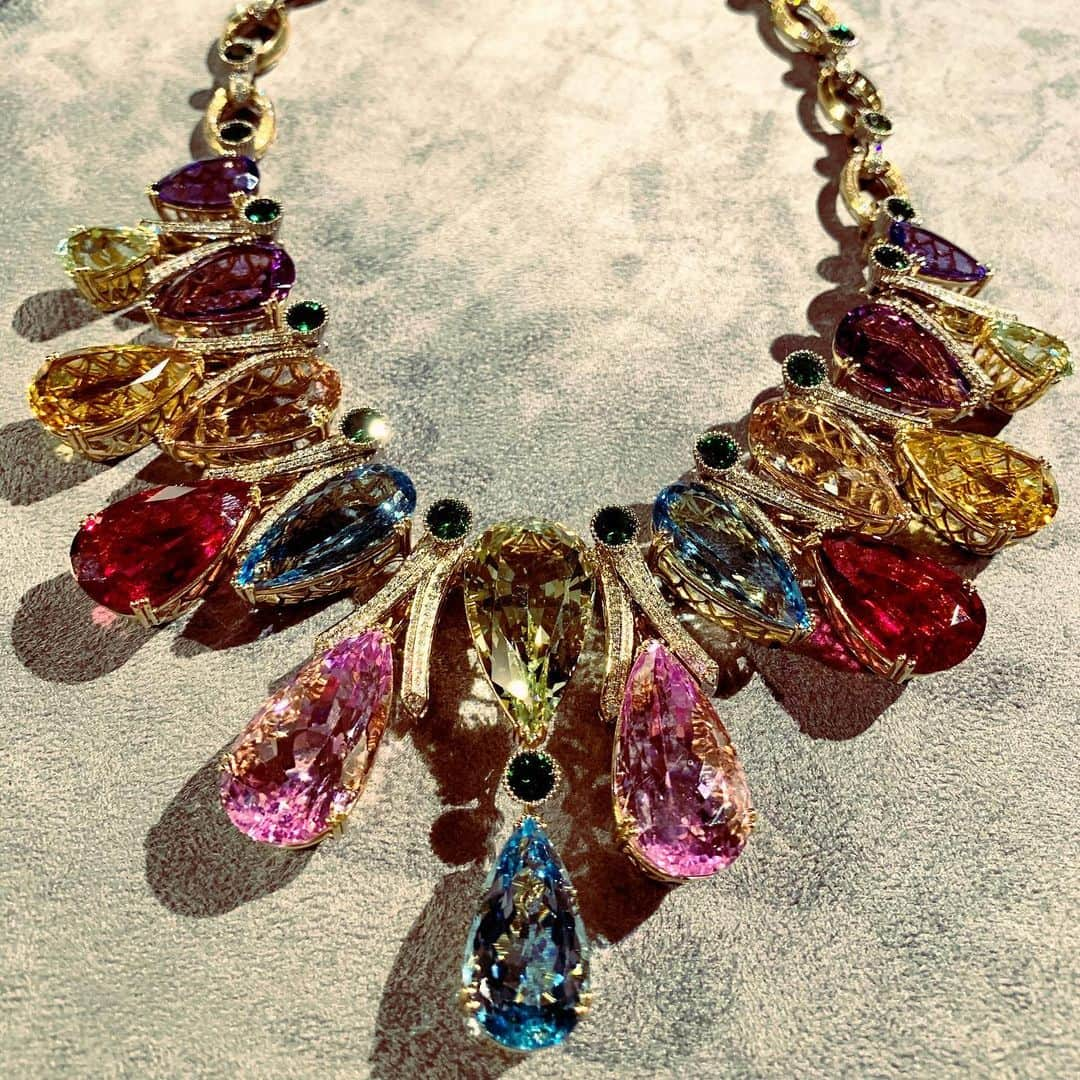 ジェニファー・ティリーさんのインスタグラム写真 - (ジェニファー・ティリーInstagram)「Jewels. 💎 #DolceGabbana #altagioielleria #AltaModa #dgaltamoda #jewels #necklace #dolcegabbanaaltamoda」12月7日 15時41分 - jennifertilly