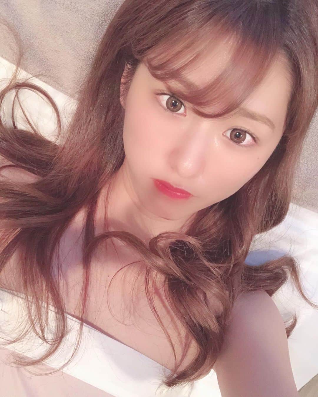阿比留李帆のインスタグラム：「HAABビューティークリニックに 行ってきました👼 . 今回は美肌メニューに最適の アンストレスをしてきたよ💕🐻 ミネラル豊富のマッサージクリームで お肌が柔らかく血行もよくなって 水分豊富のパックで つるつる肌になった気がする💆🏼‍♀️☁️ アンストレスはお肌の弱い方でも大丈夫！🥰👌 お医者さんによる診察なので安心できます👩🏼‍⚕️💉 . 乾燥が気になる今の季節に ぴったりなメニューでした❤️☃️ いろんなエステにたくさん行ったけど いままでで一番すぐ効き目感じてる！🥺👏 . メンズの方はこちら💁🏼‍♂️ @haab_homme 名古屋院も最近開院したみたいなので 名古屋にお住まいの方は ぜひcheckしてみてください🎀 @haab_nagoya」