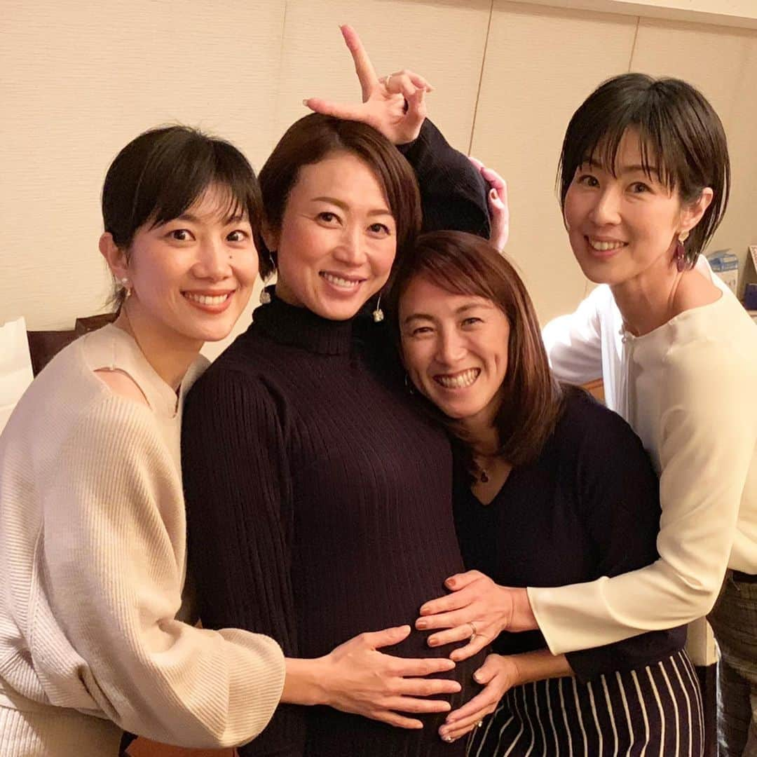 杉山愛さんのインスタグラム写真 - (杉山愛Instagram)「雅美ちゃんの🍼baby shower 🍼  久しぶりにみんなに会えて嬉しかったーーーーーっ💛 ベビーも順調にスクスク大きくなって🤗雅美ちゃんのお腹もポンポコリンでした❤️ 元気なベビーが産まれますように💛」12月7日 15時51分 - aisugiyamaofficial