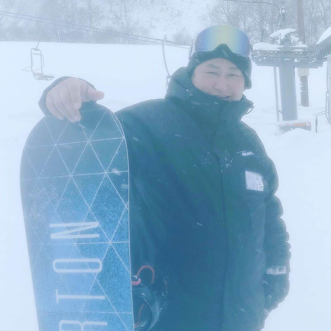 のりのインスタグラム：「スノボってみた さすが北海道！雪質最高♡楽しかった♡ #スノーボード ＃初心者＃お尻イタタ#滑り上手」