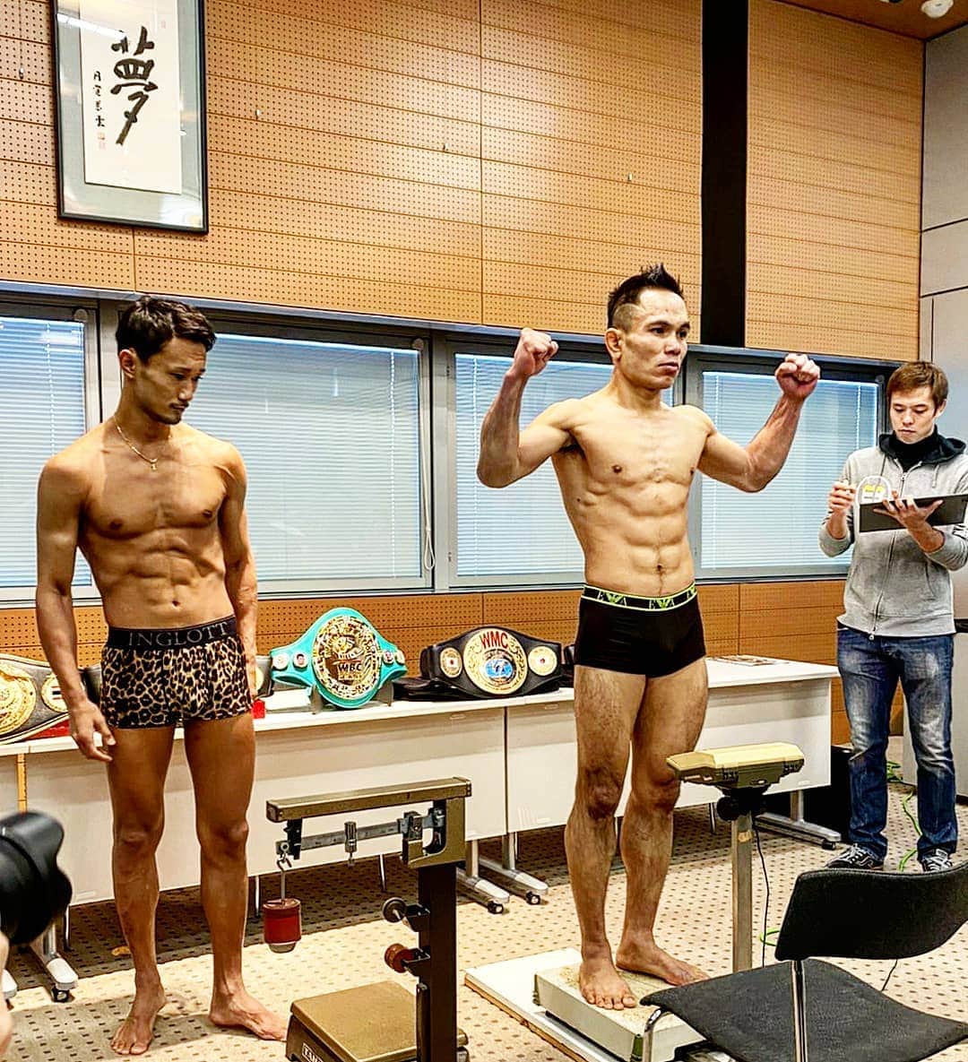 梅野源治のインスタグラム：「計量パス👍 一年ぶりのムエタイ復帰戦だ👊  #明日はやるよ #応援よろしくお願いします」