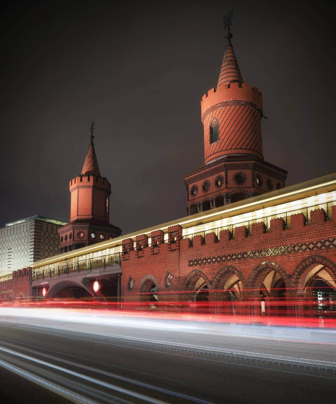 Rich McCorさんのインスタグラム写真 - (Rich McCorInstagram)「AD| I'm in Germany this week exploring the vibrant metropolis that is Berlin. Here's a few snaps from my first night out in the city starting with a re-imagined S-Bahn sign, a long exposure of the Oberbaum Bridge & a photo of the Klosterstaße U-Bahn. Loads more snaps to come from the city over the coming week #GermanySimplyInspiring #CreativeGermany #Berlin @GermanyTourism」12月8日 3時11分 - paperboyo