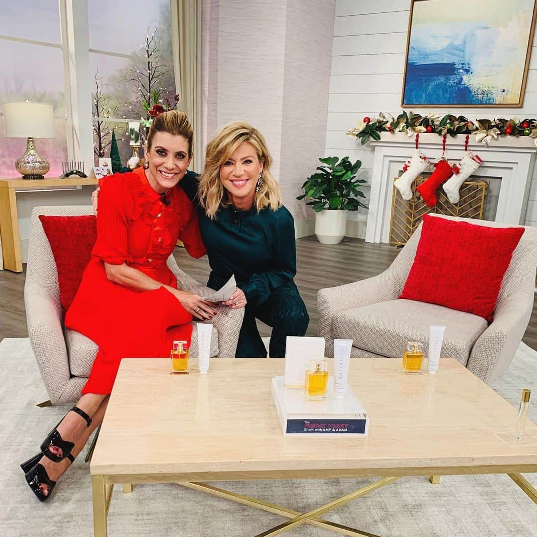 ケイト・ウォルシュさんのインスタグラム写真 - (ケイト・ウォルシュInstagram)「Day Two & Last Day of @HSN starts in a few ✨ Call in, chat with me, and stock up on @boyfriendperfume with our HSN holiday exclusives 🙌 Today around 12pm & 6pm EST ❤️ Streaming at FB.com/HSN」12月8日 1時55分 - katewalsh