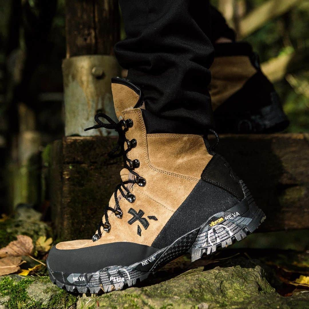 のインスタグラム：「The right shoe to explore. #premiata #fallwinter2019 #northwards」