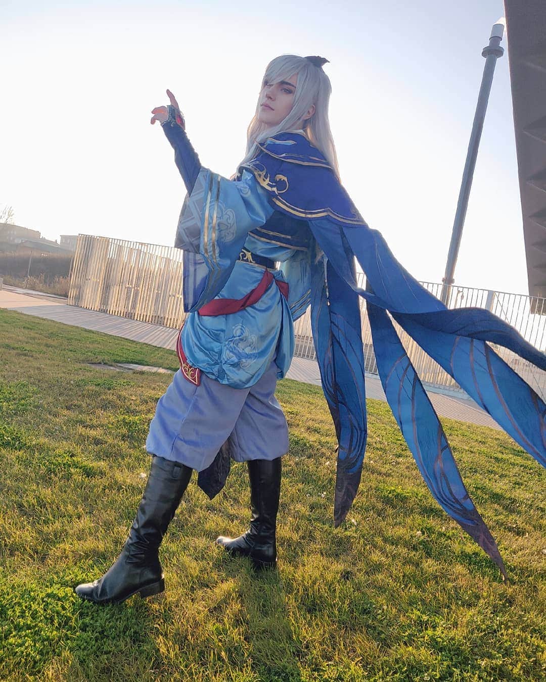 Geheさんのインスタグラム写真 - (GeheInstagram)「today I debuted my Enduring Sword Talon! Quick phone pics from the con 🌸 Can't wait to do all the props and take a proper photoshoot!! #cosplay #LeagueOfLegendsCosplay #LeagueOfLegends #enduringswordtalon」12月8日 2時08分 - geheichou