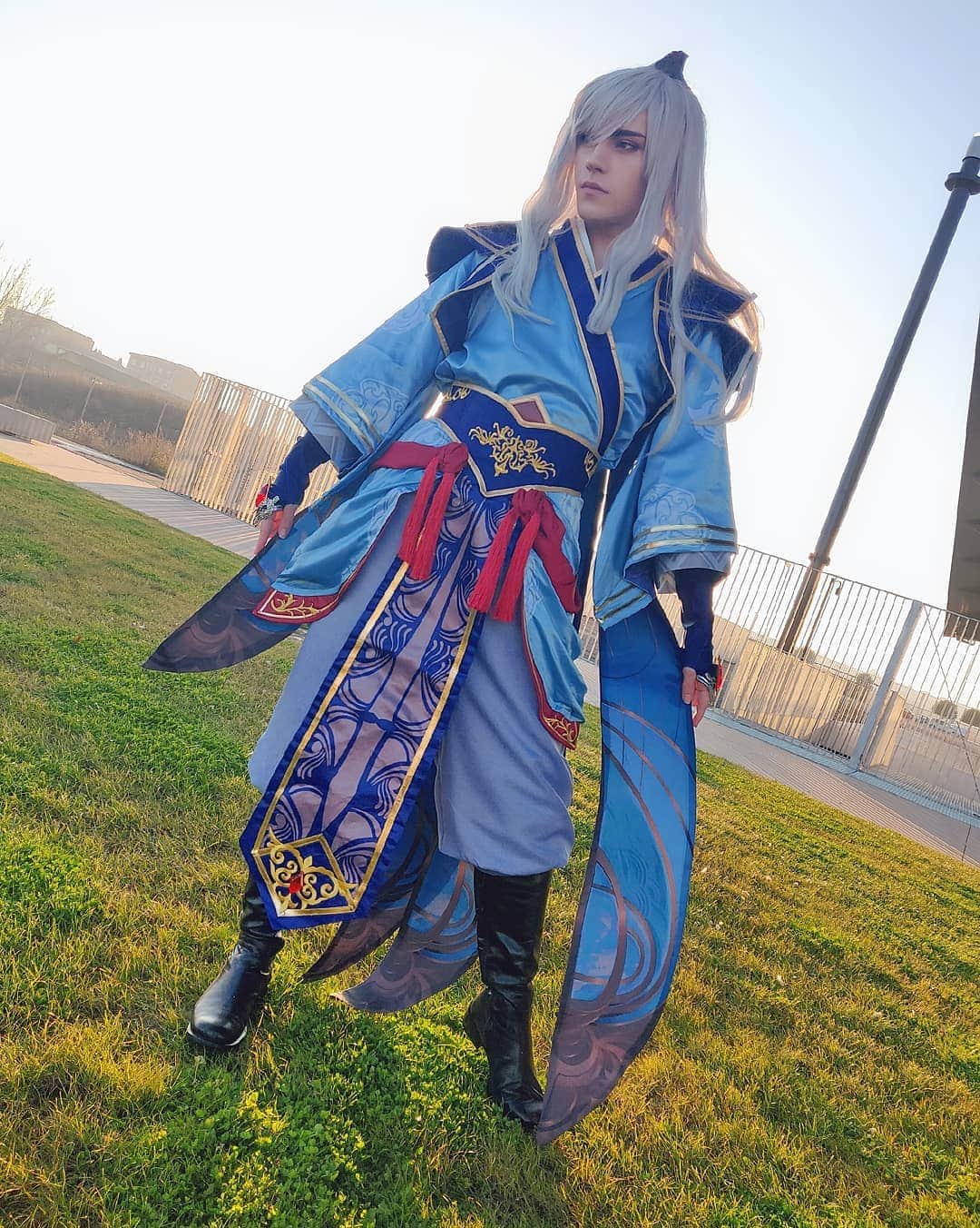 Geheさんのインスタグラム写真 - (GeheInstagram)「today I debuted my Enduring Sword Talon! Quick phone pics from the con 🌸 Can't wait to do all the props and take a proper photoshoot!! #cosplay #LeagueOfLegendsCosplay #LeagueOfLegends #enduringswordtalon」12月8日 2時08分 - geheichou