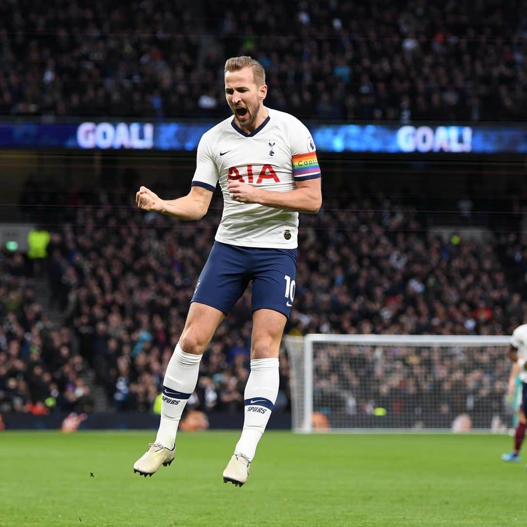 ハリー・ケインのインスタグラム：「Important that we put in a good performance and got the three points. Great to see @troyparrott9 make his @premierleague debut. #COYS」