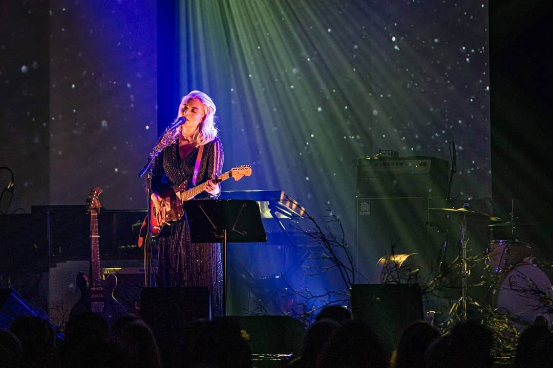 アイヴォール・ポルスドッティルさんのインスタグラム写真 - (アイヴォール・ポルスドッティルInstagram)「Takk fyrir í gjær @harpareykjavik 💙 Thank you so much for last night Reykjavík! Let's do it again TONIGHT 🤘🏼🤘🏼🤘🏼 Photos by @mummi_lu . . . . . . . . . . #eivørchristmasshows2019 #livemusic #folktronica #onstage #music  #folk #tourlife #touring #eivør #eivor #electronica #darkpop #love #eivor #eivørshows2019」12月8日 2時46分 - eivormusic