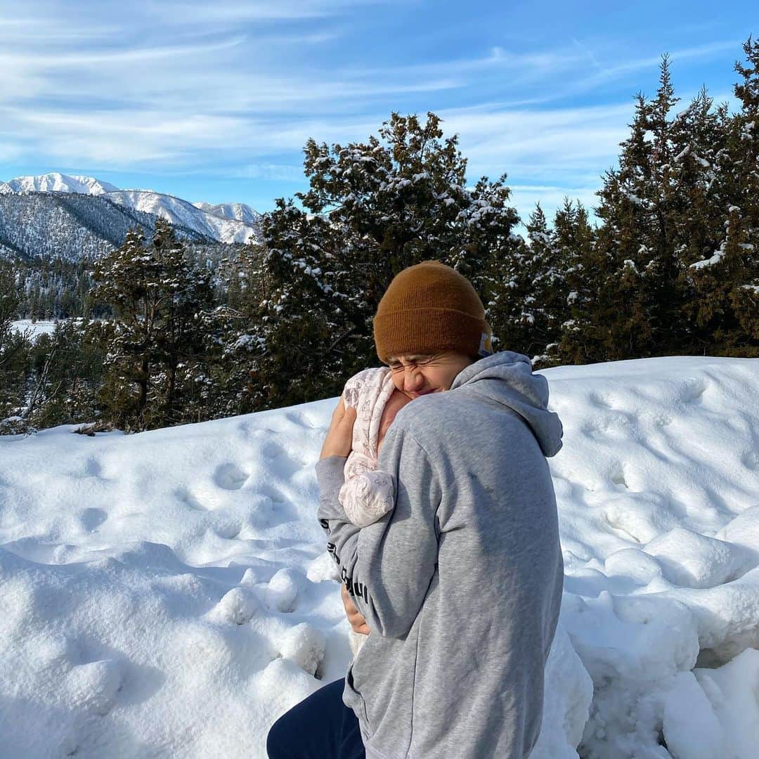 ナッシュ・グリアのインスタグラム：「IT’S THE MOST WONDERFUL TIME OF THE YEAR ☃️」