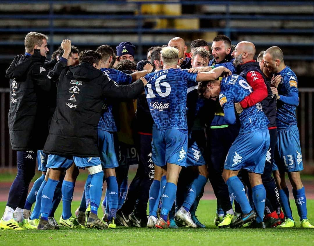 エンポリFCさんのインスタグラム写真 - (エンポリFCInstagram)「📸 #Team #EmpoliAscoli #AvantiAzzurro」12月8日 2時59分 - empoli_fc_official