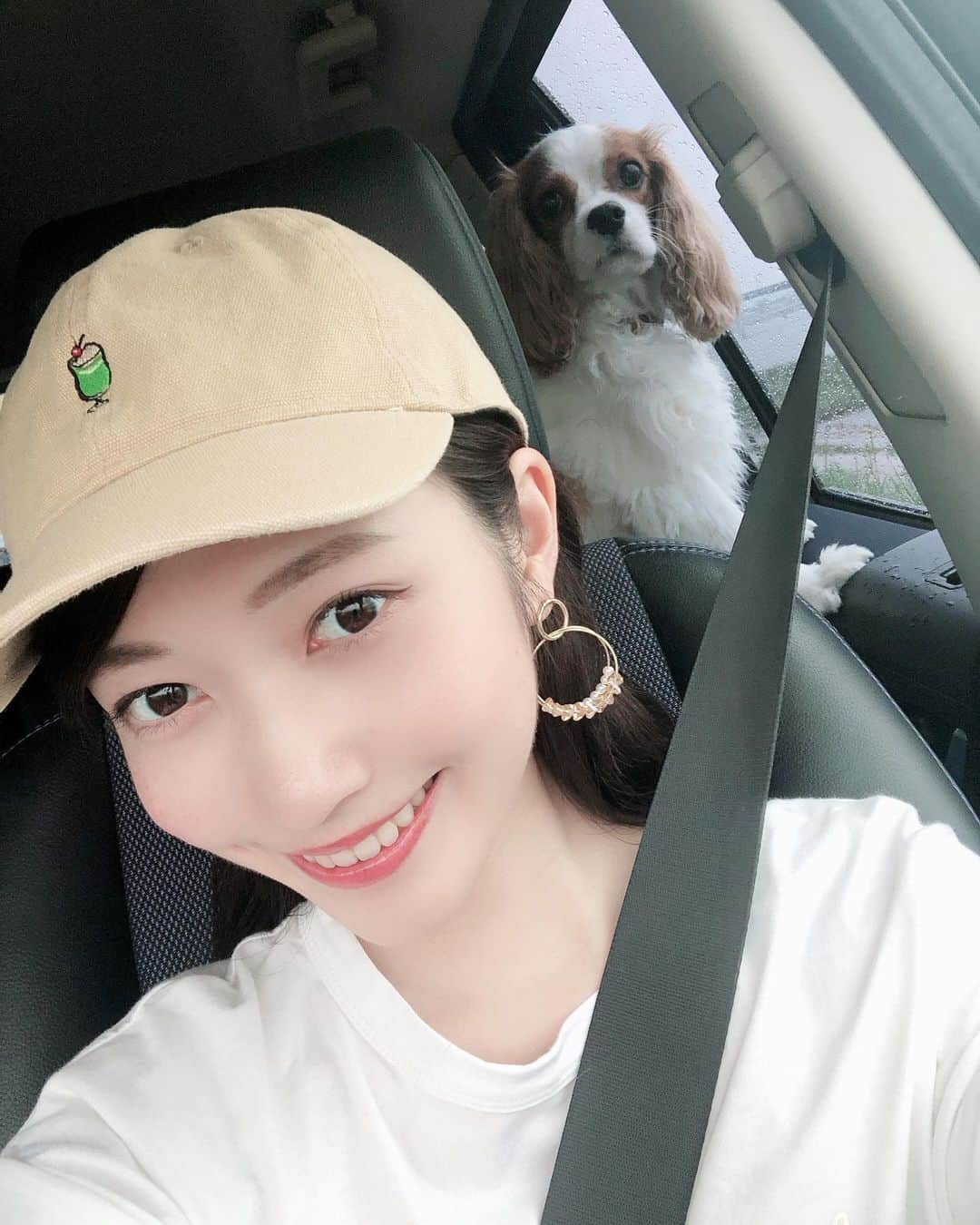 末井櫻子のインスタグラム：「． いつの日かの夏の写真👫 だにえるがひょっこり👀❤︎ ． ． ． mimiはトレンドアイテムが多くて、プチプラだからおすすめ🐶🍒 ． 気になった方は是非チェックを👀♡ @mimitoujours ． ． 渋谷109 5FのmimiのPOPUP SHOPで109限定アイテムやノベルティもあるから是非遊びに行ってみて下さい🥰🥰 @mimi_popup ． ． ． mtj921-0106 @joint_space @mimitoujours  #mimitoujours #mimitoujours_style #pr」
