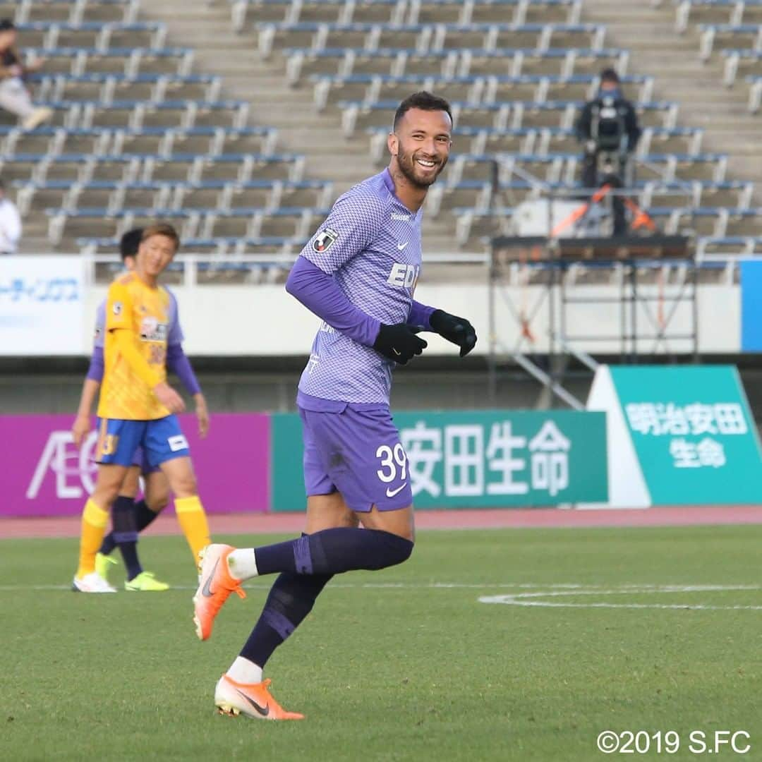 サンフレッチェ広島さんのインスタグラム写真 - (サンフレッチェ広島Instagram)「. ⚽明治安田生命J1リーグ第34節　試合結果⚽ サンフレッチェ広島　1-0　ベガルタ仙台 前半：0-0 後半：1-0 【得点者】レアンドロ・ペレイラ  2019シーズンラストゲームを勝利で飾ることができました。 1年間、ともに戦っていただき、熱いご声援をありがとうございました。  #東俊希 選手 #ハイネル 選手 #ドウグラスヴィエイラ 選手 #柏好文 選手 #野上結貴 選手 #川辺駿 選手 #青山敏弘 選手 #レアンドロペレイラ 選手 #城福浩 監督 #sanfrecce #ICHIGAN」12月7日 18時22分 - sanfrecce.official