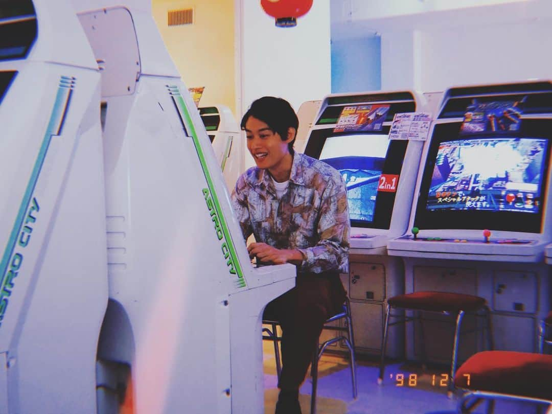 井上雄太さんのインスタグラム写真 - (井上雄太Instagram)「ゲーセンで遊びまくりたい衝動 #実際 は #家 #篭って #次の #作品 の #準備 #DAY です #レトロ #昭和 #昭和レトロ #平成 #ゲーセン #ゲームセンター #retro #やってるゲーム は #何だったかな」12月7日 18時33分 - yutainoue0824