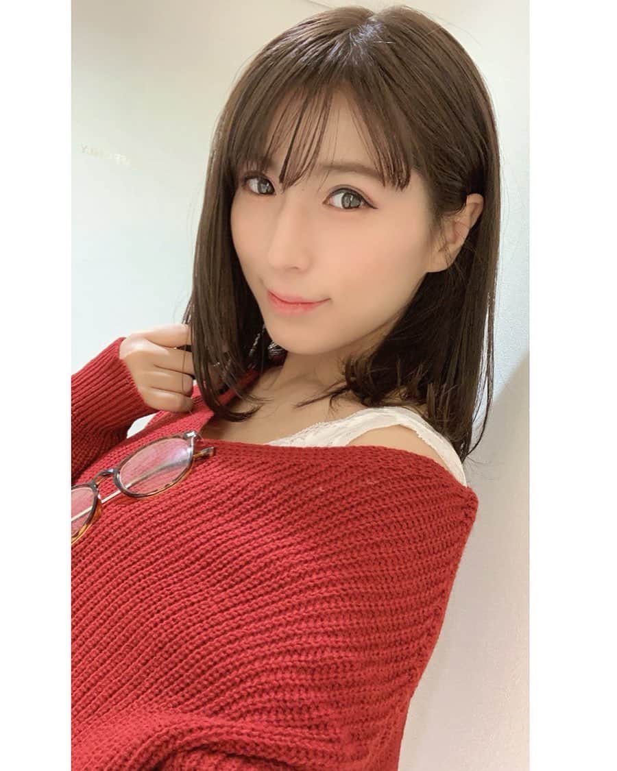 星野ナミのインスタグラム：「イメチェン💫ash系暗めカラー❤︎ 最新技術の美容グッズもゲット出来て満足✨」