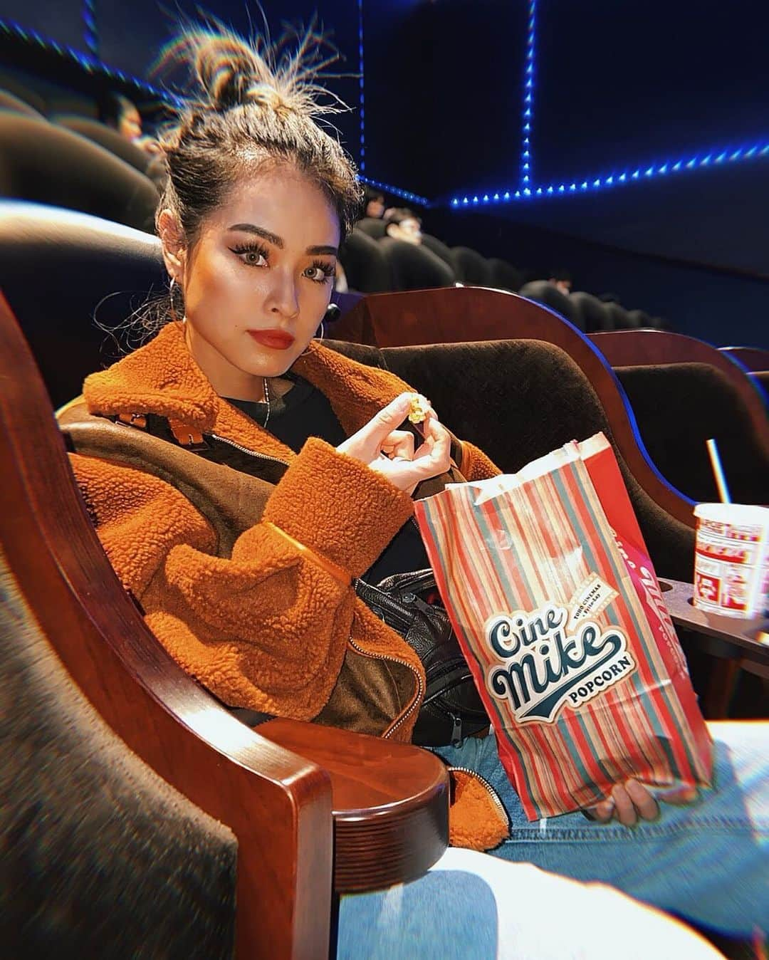 雨森はなこさんのインスタグラム写真 - (雨森はなこInstagram)「映画館ではTOHOに売ってるマイクポップコーンが大好きな私です📽🍿❤️ #movie#popcorn#love#instagood#instadaily#tohocinemas#映画館」12月7日 19時01分 - hanako7o4