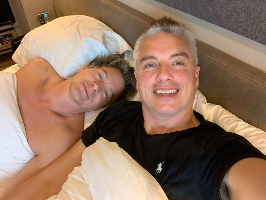 ジョン・バロウマンさんのインスタグラム写真 - (ジョン・バロウマンInstagram)「Saturday morning...exhausted  But a very comfy bed @theharilondon  Jb @scottmale #london」12月7日 19時01分 - johnscotbarrowman