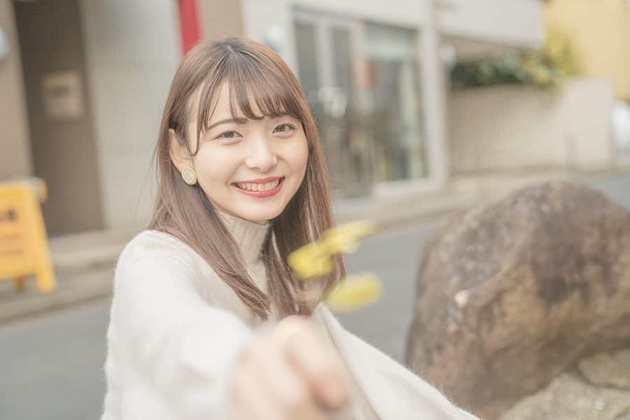 山田麻由のインスタグラム：「.﻿ ﻿ ﻿ ﻿ ﻿ ﻿ 初めましてでした📸﻿ ﻿楽しかった〜😌 ﻿ ﻿ ﻿ ﻿落ちてた葉っぱプレゼントしてもらった🤣(笑) ﻿ ﻿ ﻿ ﻿ ﻿ ﻿ ﻿ ﻿ ﻿ ﻿ ﻿ ﻿ ﻿ ﻿ #撮影#撮影モデル#撮影依頼募集中#サロンモデル #サロモ #ポートレート#ポートレートモデル#ポートレート女子」