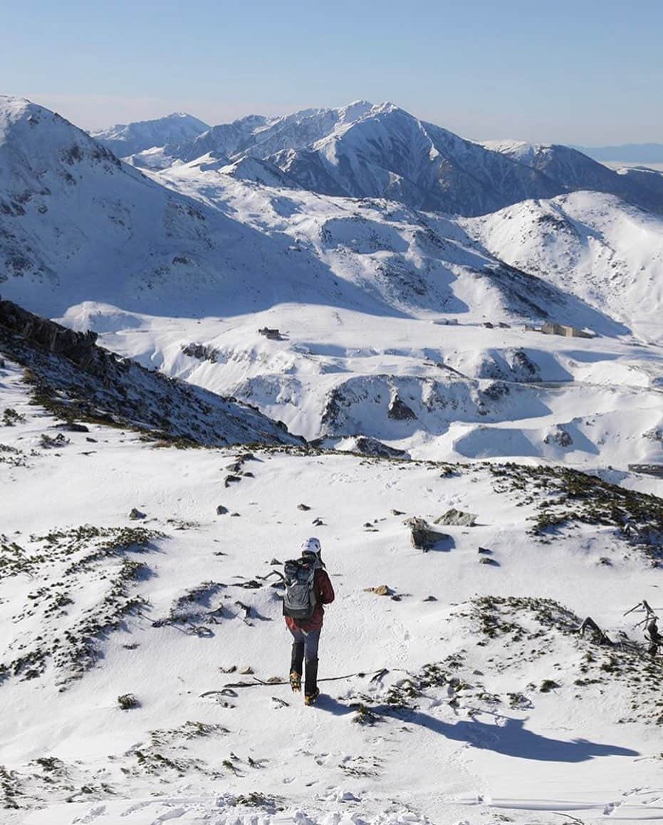 登山*トレッキング*アウトドア『.HYAKKEI』さんのインスタグラム写真 - (登山*トレッキング*アウトドア『.HYAKKEI』Instagram)「目線のはるか先まで続く銀世界。今年もたくさん雪山を歩きたくなる一枚。 ・ photo by @hanimarukun33 ・ ・ あなたの山の思い出picを#hyakkeime で投稿してください！みんなで素敵なお山ギャラリーをつくりましょー！﻿ ・﻿ ・﻿ ・﻿ #登山好きな人と繋がりたい #登山 #山登り #山歩き #山ガール #登山女子 #山ボーイ #山バカ #landscape #絶景 #日本の絶景 #as_archive #vsco #reco_ig #光と影 #広角 #青空 #sky #自然美 #雪山 #北アルプス #立山」12月7日 19時26分 - hyakkei_me