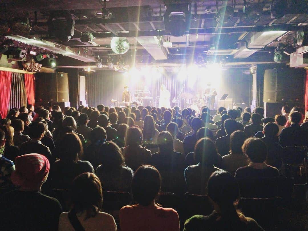 琴音さんのインスタグラム写真 - (琴音Instagram)「🎨ツアー4本目🎨 「2nd note TOUR 2019 -白く塗りつぶせ-」大阪公演、ありがとうございました！  ツアーも折り返しとなりましたが、本日もあたたかい雰囲気で迎えて頂きありがとうございました！  明日は初めての福岡ライブです🔥明日もよろしくお願いします！  #琴音 #2ndnotetour #白く塗りつぶせ #ツアー折り返し #2度目の大阪ワンマン #明日は福岡 #ラーメン食べたいですね」12月7日 19時37分 - kotoneofficial