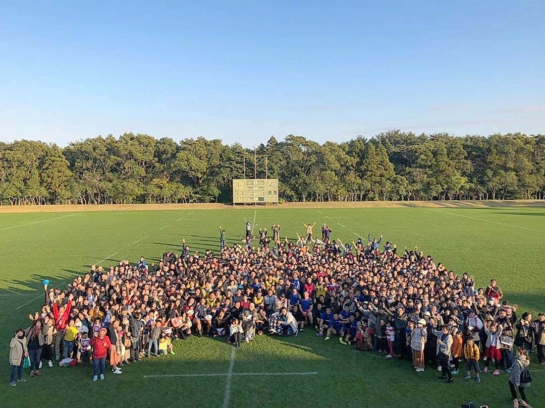 デビッド・ポーコックさんのインスタグラム写真 - (デビッド・ポーコックInstagram)「Great week in Miyazaki for our preseason camp. So much support, particularly for the Japanese national team players. They've done an amazing job promoting rugby in Japan at and since #rwc2019. Crazy to have so many people coming to watch a preseason training session. There were crowds every day. Arigatou gozaimasu. . . #rugby #japan #panasonicwildknights」12月7日 19時37分 - davidpocock