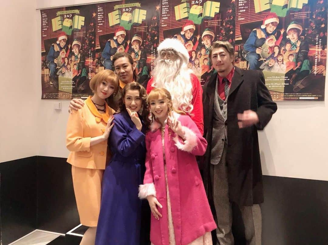 鳳翔大さんのインスタグラム写真 - (鳳翔大Instagram)「#elfthemusical  昨日、無事初日を迎えましたー🎄  千秋楽まで、素敵な皆様と共に楽しみたいと思いますー😍  是非何度でも観にいらして下さいねー‼️ #ブラザートム　さん #東山義久　さん #吉田メタル　さん #一路真輝  さん #沙央くらま　さん #品川ステラボール」12月7日 19時52分 - dai_hosho_official