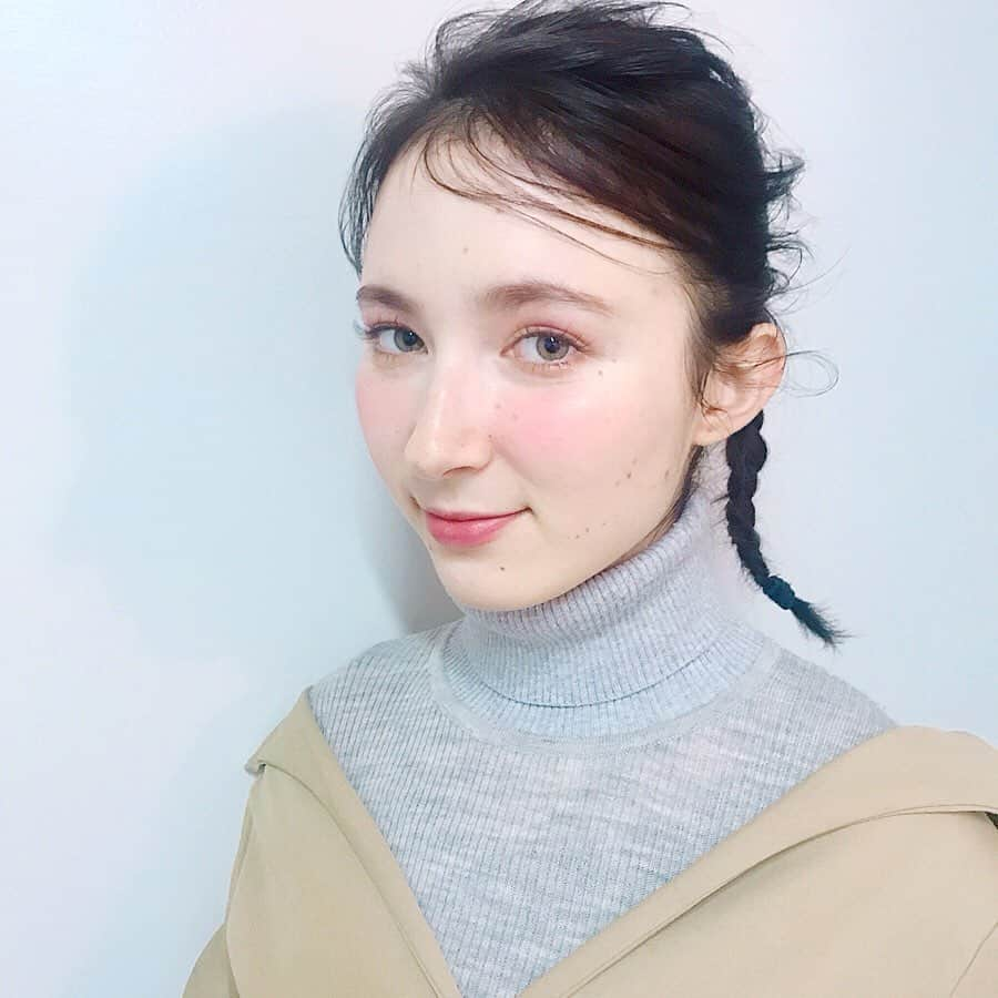 長井かおりさんのインスタグラム写真 - (長井かおりInstagram)「今日は @cosmekitchen代官山店の﻿ クリスマスイベントで、﻿ N by Only Mineralsのメイクショーを﻿ してきました🧡﻿ メイクショーの様子は﻿ コスメキッチンのインスタライブに、１日保存されて﻿ いますので、ぜひご覧ください^_^﻿ アイテムの使い方や想いをお伝えしております☺️﻿ ﻿ ご来場くださった、みなさん！﻿ 本日は寒い中ご参加頂きありがとうございました﻿ ☺️﻿ 突撃体験コーナーも楽しかったですね😘 ﻿ ﻿  #nbyonlyminerals #エヌバイオンリーミネラル  #onlyminerals  #NbyのNは長井のNです #コラボコスメ #長井ラインできました #コスメキッチン #コスキチ #コスキチ先行発売 #メイクアップキッチン﻿ #押しメイク #引きメイク ﻿#モデルさんのチークとリップは #チャンス #下まぶたは #ネオイエス #上まぶたは #イエス #の上にちょこんと #ベル #ハイライト は #ミネラルクリアスムーザー ﻿」12月7日 19時44分 - kaorimake