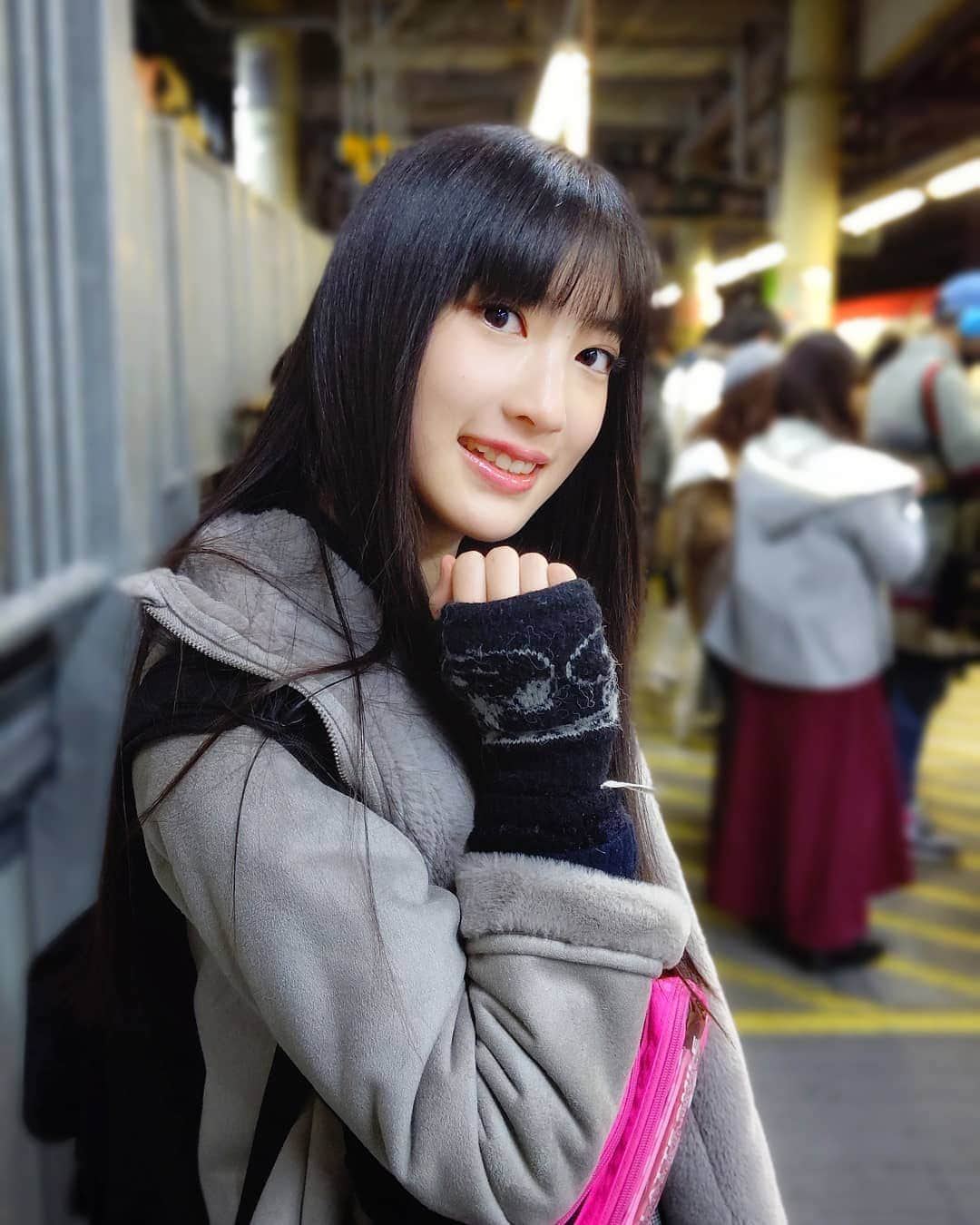 岩脇瑠菜（るなっち）さんのインスタグラム写真 - (岩脇瑠菜（るなっち）Instagram)「今日は事務所行ってきたよ🌈  グリーンクラスのゆうちゃんに会った🎶😄 が～る～る～がる～る～ぽちっと🎵👆️ #プラチナムプロダクション #シブサン #イエロークラス #撮影 #渋谷 #スクランブルスクエア」12月7日 20時01分 - la_luna_photo