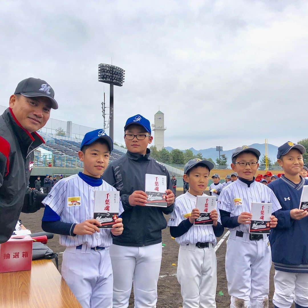 井口資仁さんのインスタグラム写真 - (井口資仁Instagram)「山梨で6年連続の 野球教室をしてきました⚾️ 肌寒かったですが… 子供の元気で楽しい時間でした😀  #井口資仁#千葉ロッテマリーンズ  #野球教室#山梨野球教室」12月7日 19時55分 - iguchi.tadahito6