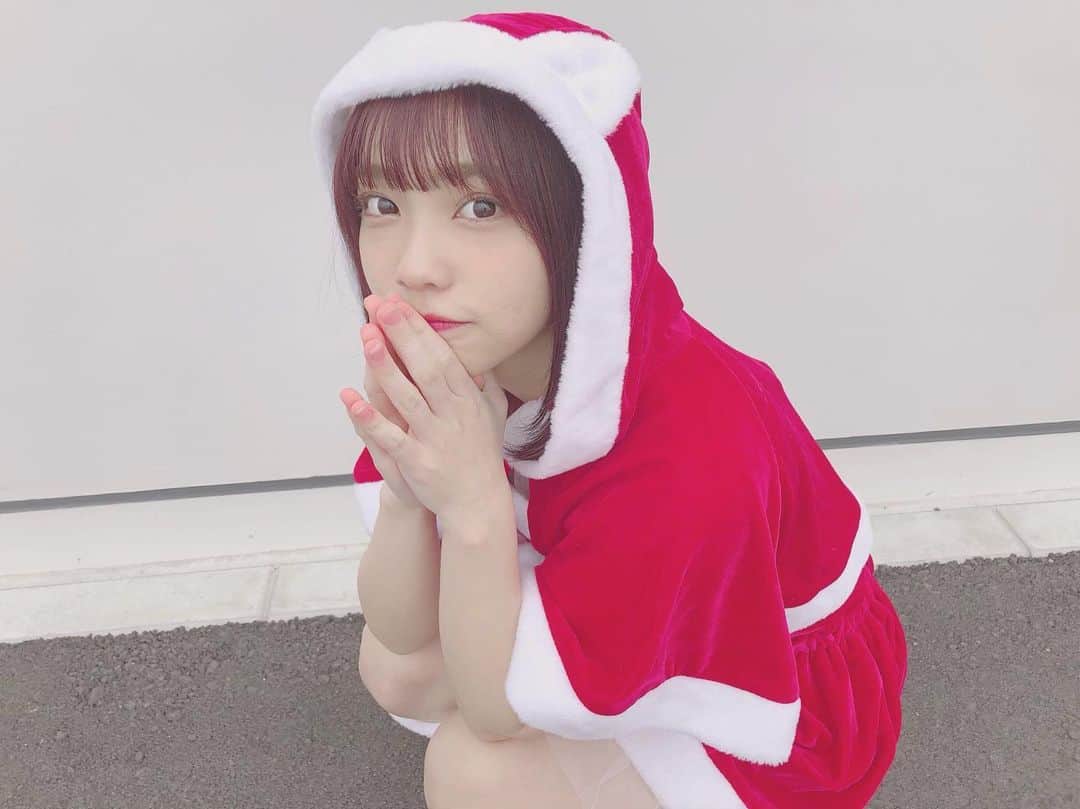 仲村和泉のインスタグラム：「サンタさん❤︎❤︎ . #アイドル #握手会 #コスプレ #サンタコス」