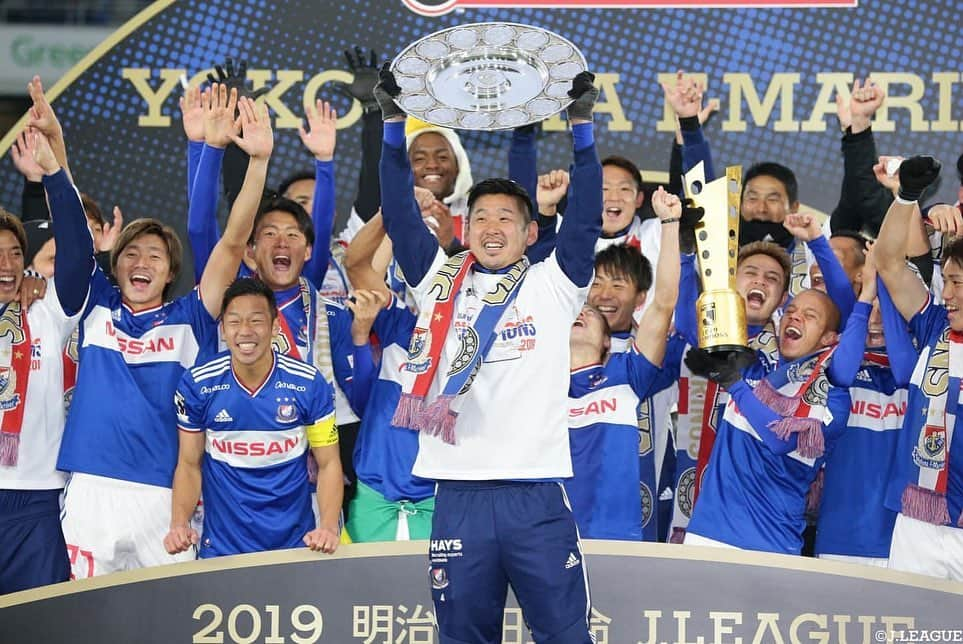 Ｊリーグさんのインスタグラム写真 - (ＪリーグInstagram)「🏆2019明治安田生命Ｊ１リーグ優勝🏆﻿ #横浜Ｆマリノス 選手たちの喜びの表情をお届け📸✨﻿ ﻿ ﻿ #明治安田生命Ｊ１リーグ﻿ #Ｊリーグ ﻿ #jleague﻿ ﻿ #おめでとう #喜び﻿ #チャンピオン #champion﻿ #congratulations﻿ ﻿ ﻿ #fmarinos #⚓️ #🇫🇷 #🐤﻿ #仲川輝人﻿ #アンジェポステコグルー﻿ #栗原勇蔵﻿ #マルコスジュニオール﻿ #エリキ﻿ #マテウス﻿ #チアゴマルチンス﻿ #エジガルジュニオ﻿ #喜田拓也﻿ #扇原貴宏﻿ #ティーラトン﻿ #遠藤渓太﻿ ﻿ #bestshot #ベストショット﻿ #niceshot #ナイスショット」12月7日 20時20分 - jleaguejp