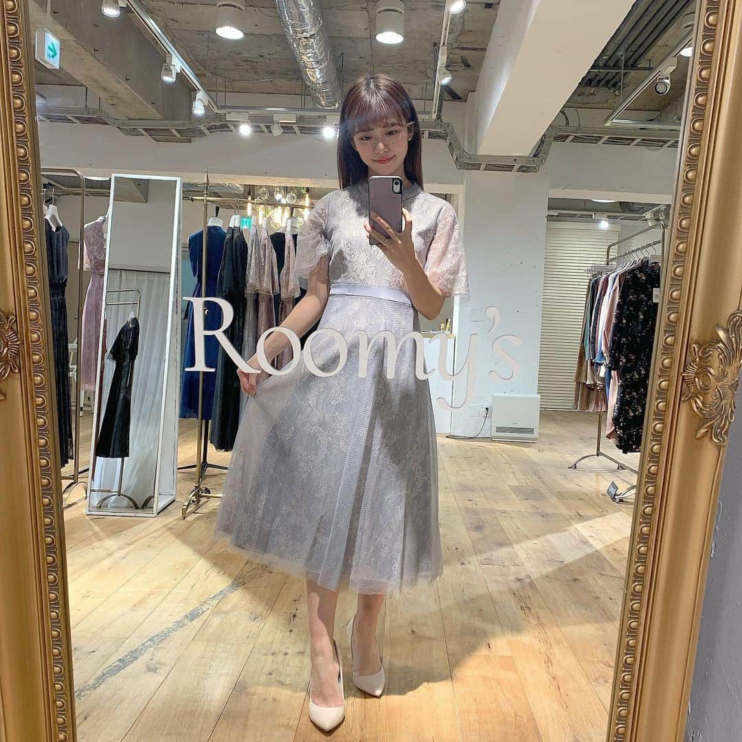 牧野桃美さんのインスタグラム写真 - (牧野桃美Instagram)「⠀ 𝐃𝐫𝐞𝐬𝐬👗❤︎ ⠀ ステキなドレスを#roomys で✨ 結婚式の2次会やちょっとしたパーティーに💕 ⠀ 水色が透明感がでて、可愛いの！ 二の腕も目立たないし最高、、(重要) ⠀ ⠀ ⠀ ⠀ ⠀ ⠀ ⠀  #roomys_style#二次会ドレス#結婚式コーデ#パーティードレス#お洒落さんと繋がりたい#roomysドレス#クリスマスパーティー#dress#ワンピース#155cm#結婚式お呼ばれ」12月7日 20時39分 - momomi_makino