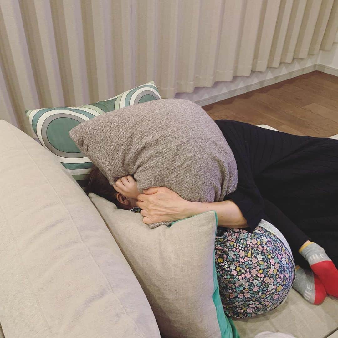 のインスタグラム：「私のbirthdayの相談を、 こしょこしょし始めるバァバと娘🤣」