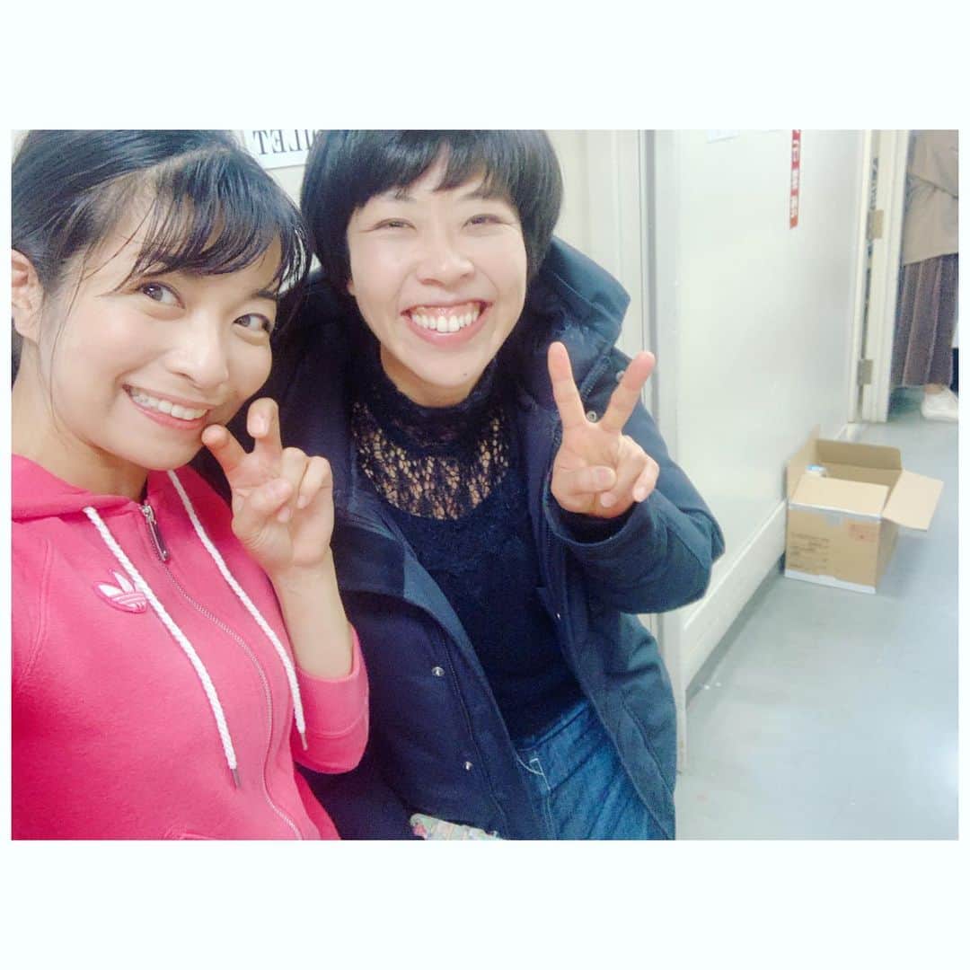 三倉茉奈さんのインスタグラム写真 - (三倉茉奈Instagram)「エミコさんが観に来て下さいました！お忙しい中ありがとうございます💕💕💕 数日前には愛ちゃんも。ありがとうーー！  さぁついに。泣いても笑っても明日で最後。千秋楽の1公演、最後まで全力でいきます。 #放課後の厨房男子 #舞台 #ミコちゃん先生」12月7日 21時00分 - mana_mikura_official