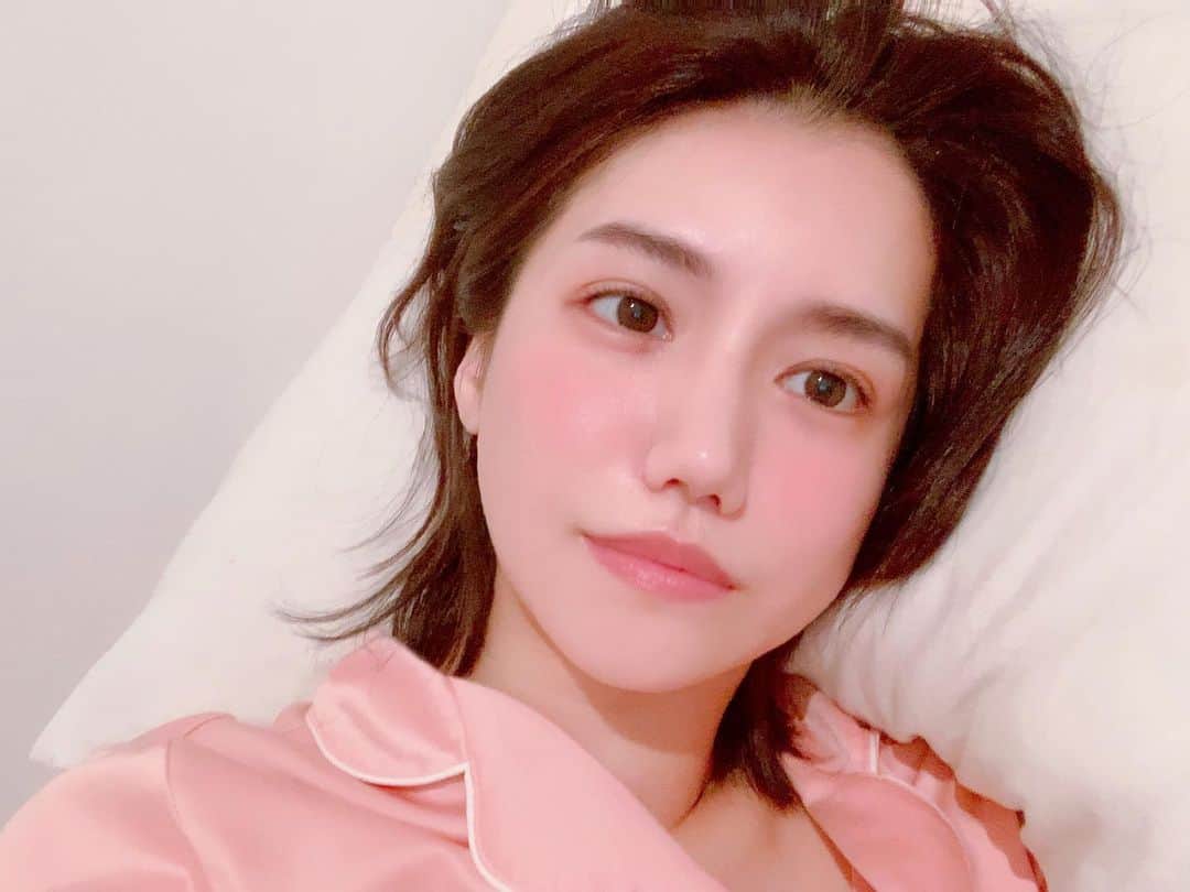 のインスタグラム：「﻿ 体調崩して更新できていませんでした💦﻿ 皆さんもインフルに注意して下さいね😷﻿ ﻿ その間#金曜ロードショー で放送された#ホラー映画 #it や#ミザリー 見て楽しんでました﻿ 私は嬉しいけど、地上波放送は勇気のいるラインナップな気がします...﻿ でも#日本テレビ さんありがとう💕﻿ ﻿ #パジャマ #パジャマ女子 #アナウンサー #女子アナ」