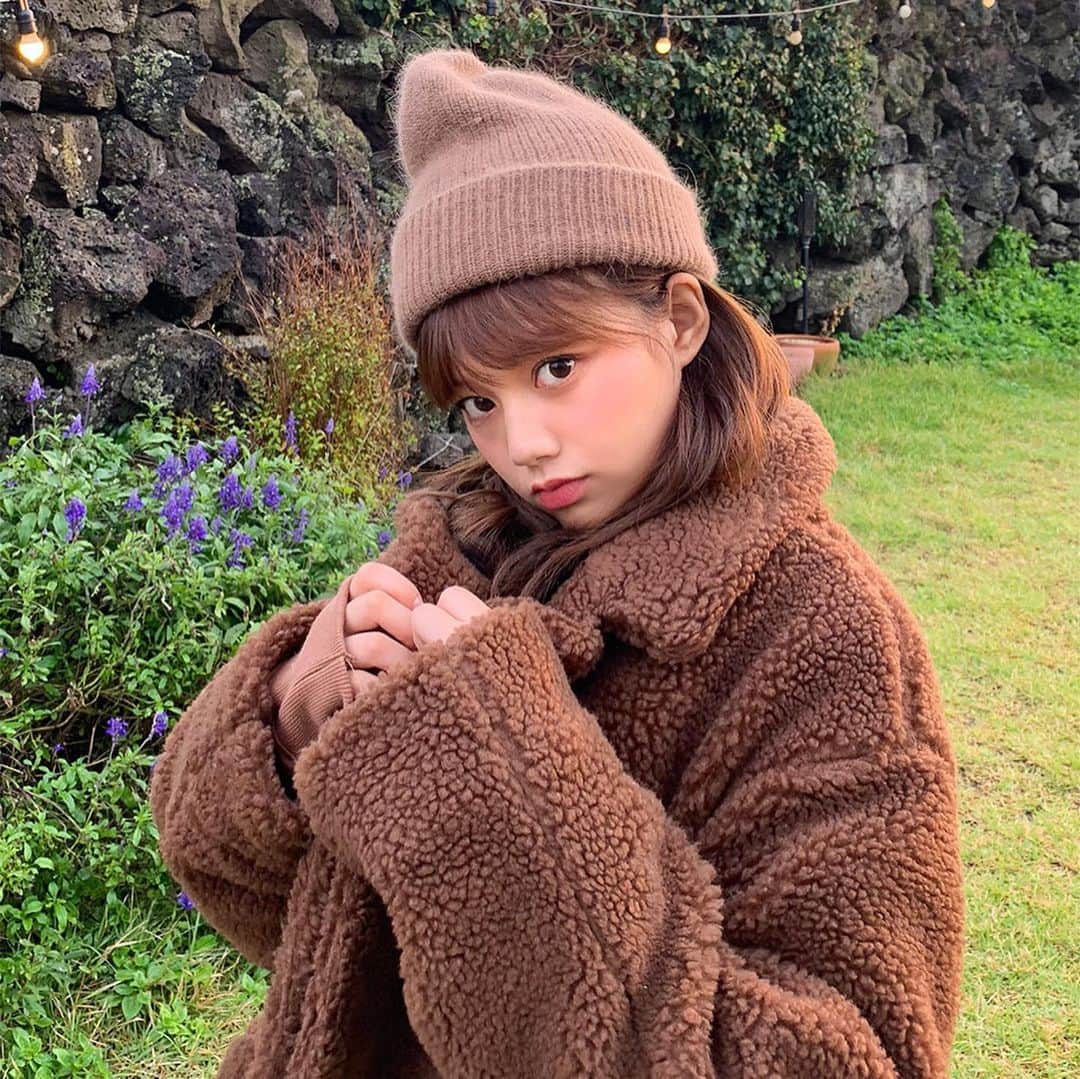 Chuuのインスタグラム：「주말 힐링특가!! ⛄️🧤후끈후끈 따뜻한데 예쁘기까지해💕 #chuuseoul」
