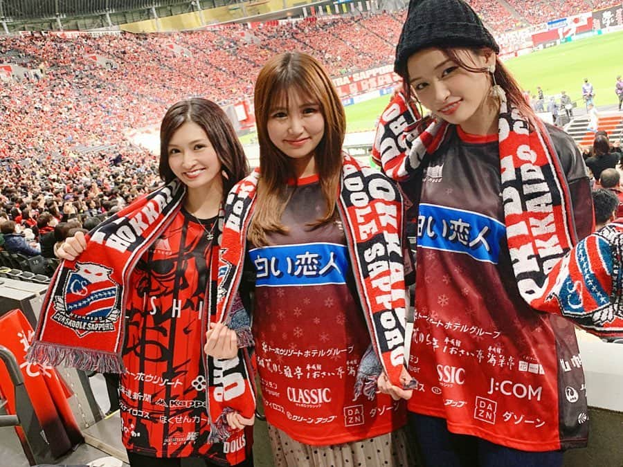 のインスタグラム：「💖 . 札幌でサッカー観戦⚽️ . コンサドーレ札幌のホームでの試合、勝てなかったけどサポーターの勢いが凄かった❣️ .  #北海道コンサドーレ札幌 #川崎フロンターレ#コンサドーレ#サッカー#Jリーグ#soccer#札幌ドーム#札幌#札幌旅行#北海道#寒い#SAPPORO#beer#サッポロクラシック」