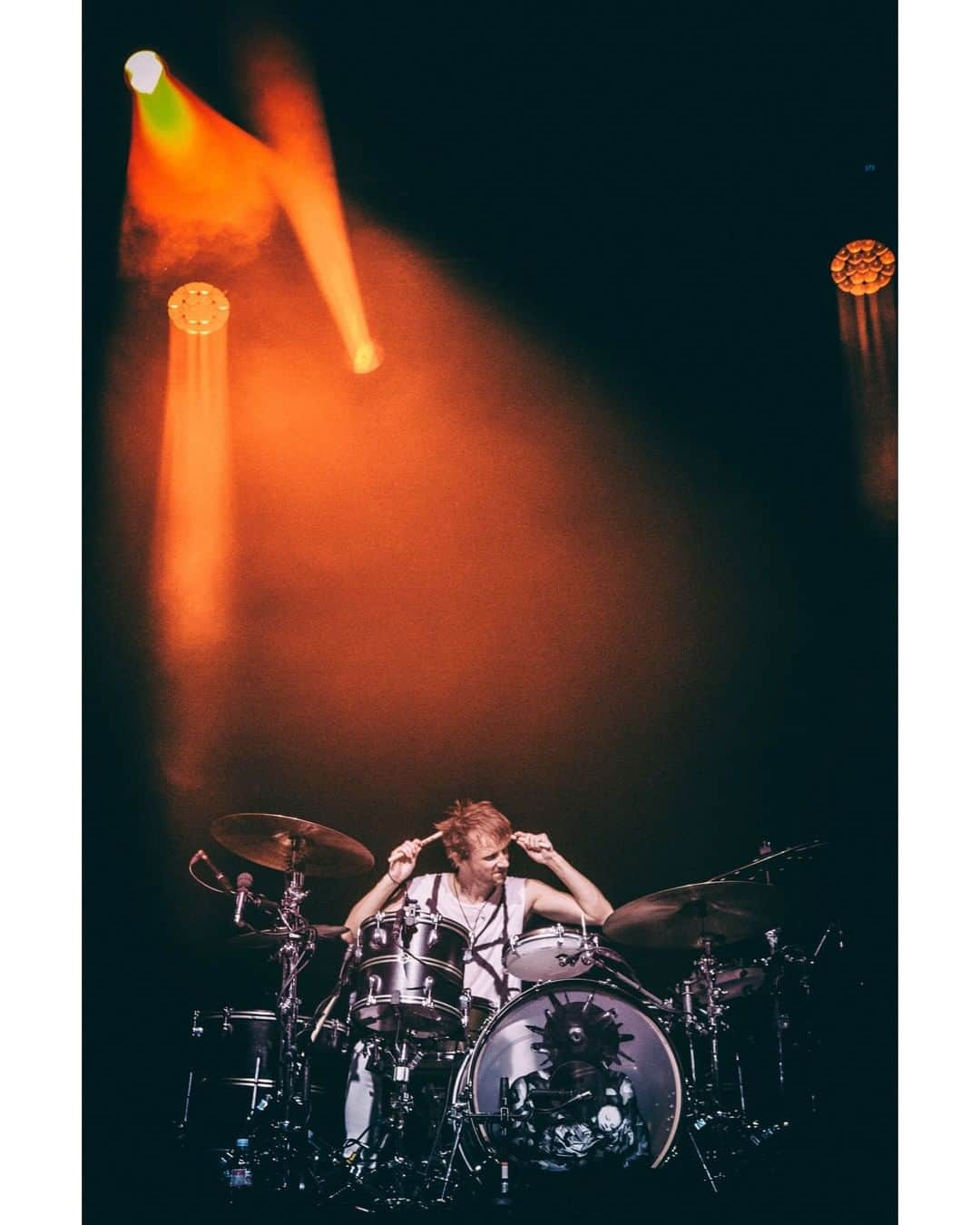 MUSEさんのインスタグラム写真 - (MUSEInstagram)「Give the drummer some birthday love! @domhoward77」12月7日 21時34分 - muse