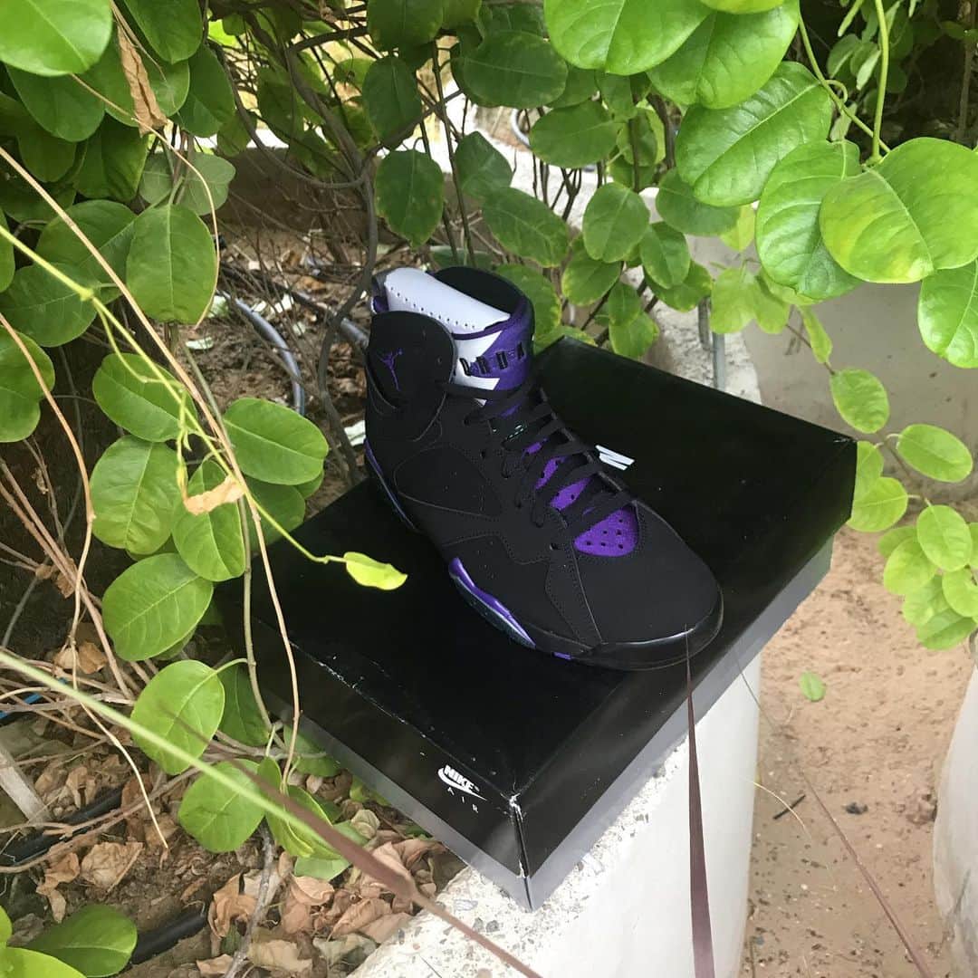 レイ・アレンのインスタグラム：「Find my retro Jordan 7s and they are all yours! #soledxb #dubai #size10 @jumpman23 #dubaidesigndistrict」